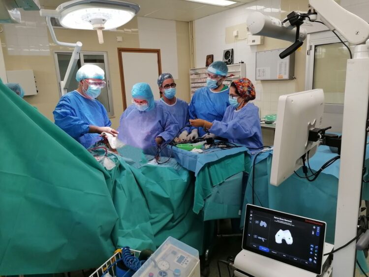 Για πρώτη φορά στο Νοσοκομείο Ρεθύμνου επέμβαση ολικής αρθροπλαστικής με την πρωτοποριακή τεχνική της ρομποτική -καθοδήγηση111-750x563