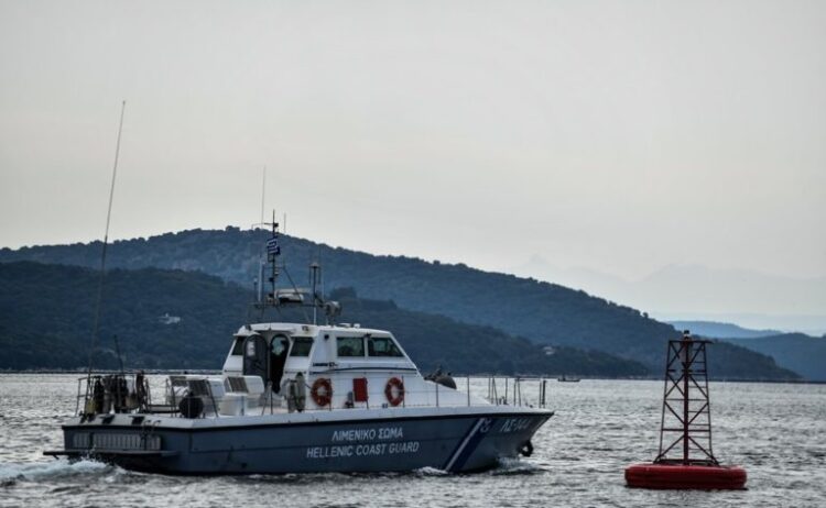 Έρευνες στη θαλάσσια περιοχή "Βαθύ" στην Πρέβεζα για αγνοούμενο ηλικιωμένο αλλοδαπό, ιδιοκτήτη ιστιοφόρου, που είχε αγκυροβολήσει στην περιοχή. Έχει να δώσει σημεία ζωής εδώ και 4 ημέρες. Τις αρχές ενημέρωσαν οικία του πρόσωπα από Γαλλία. Στο σκάφος του βρέθηκαν τα προσωπικά του αντικείμενα.(EUROKINISSI/ΓΙΩΡΓΟΣ ΕΥΣΤΑΘΙΟΥ)