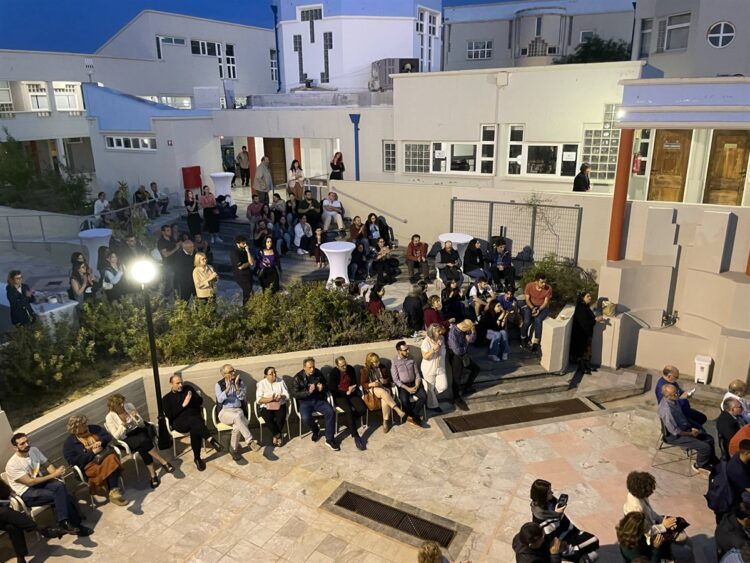 ΠΟΛΙΤΗΣ