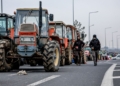 ΑΓΡΟΤΕΣ ΣΤΟ ΜΠΛΟΚΟ ΤΗΣ ΓΥΡΤΩΝΗΣ ΛΑΡΙΣΑΣ ΕΚΛΕΙΣΑΝ ΤΗ ΠΑΘΕ (EUROKINISSI)